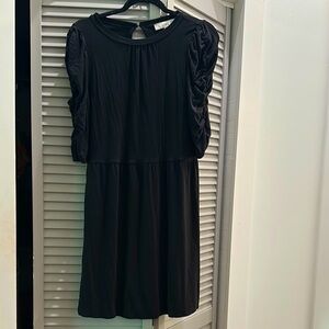 Playful black dress with 3/4 ruched sleeves